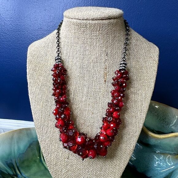 Beautiful Red Cluster Necklace 16” - Picture 1 of 5